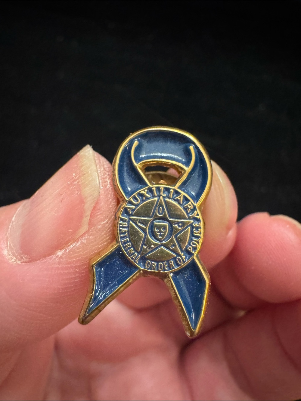 FOP Auxiliary Fraternal Order of Police Blue Ribbon Lapel Pin Gold Tone Enamel